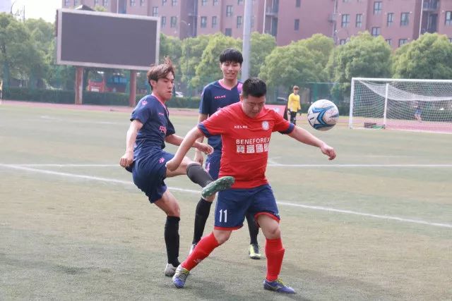 名记曝伊布与米兰达成续约一年协议 年薪250万欧